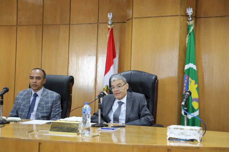 محافظ المنيا يترأس الاجتماع الدورى لمشروعات حياة كريمة