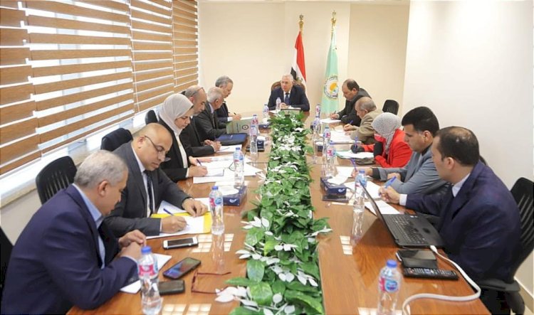 القصير يتابع المشروعات الممولة من الجهات الاجنبية
