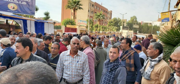 حشود جماهيرية كبيرة فى بداية الانتخابات الرئاسية فى مركز فرشوط بمحافظة قنا