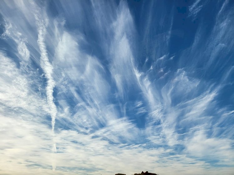 طقس الثلاثاء لطيف نهارا وأمطار ببعض المناطق