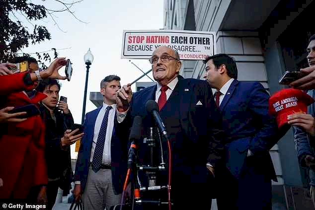 الحكم على محامي ترامب السابق بدفع 148 مليون دولار بسبب حلوى النعناع