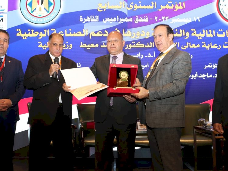 الزمالة الفخرية لرئيس جامعة سوهاج