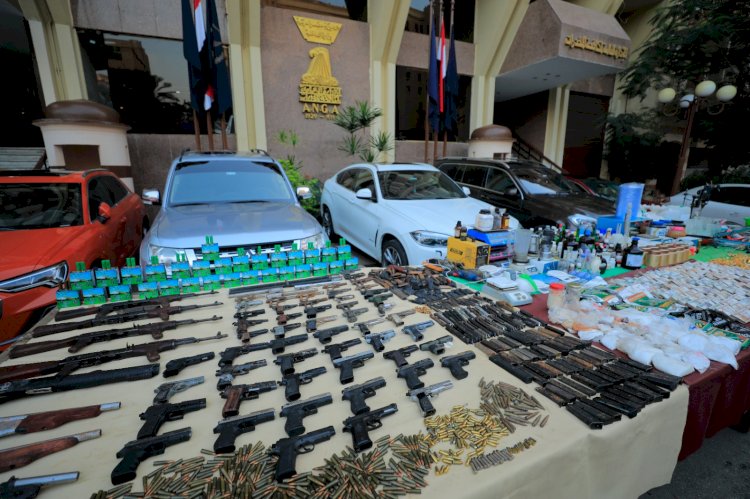 ضبط تشكيل عصابي لامتلاكه ورشة لتصنيع الاسلحة والمخدرات