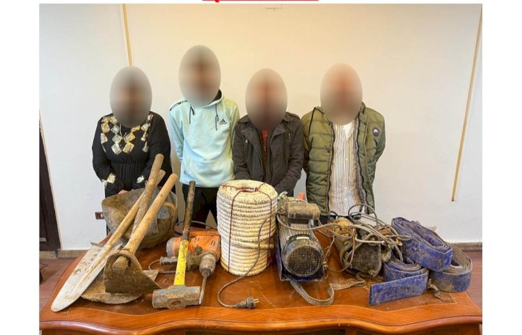 القبض علي "٤"أشخاص لقيامهم بالتنقيب عن الاثار بالجيزة