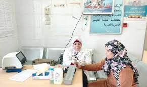 توقيع الكشف الطبي بالمجان على 1607 حالات خلال قافلة طبية بمركز سمالوط بالمنيا
