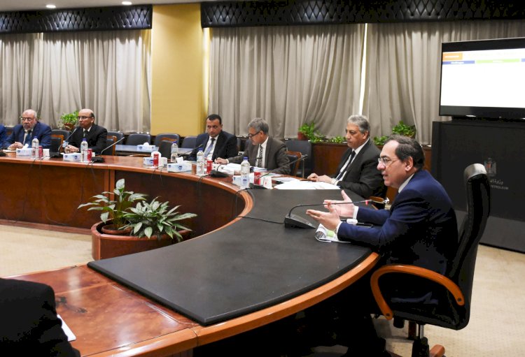 الملا يرأس اللجنة العليا لعمليات الانتاج بالصحراء الشرقية