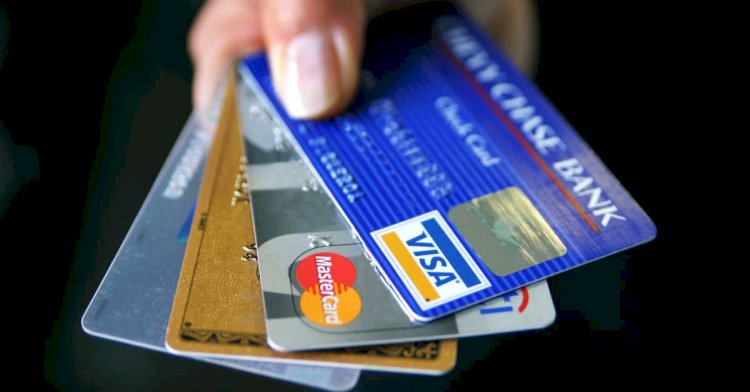 ضبط موظفي خدمة عملاء البنوك النصابين