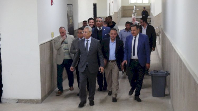 رئيس جامعة المنيا يتفقد اختبارات الجامعة الاهلية