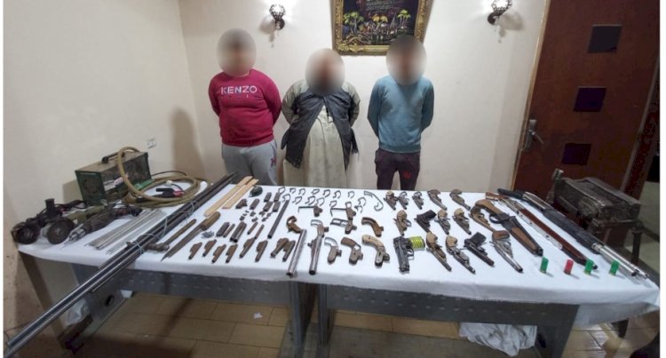 وقوع "٣"عاطلين في قبة الشرطة لادارتهم ورشة لتصنيع وبيع الاسلحة بسوهاج