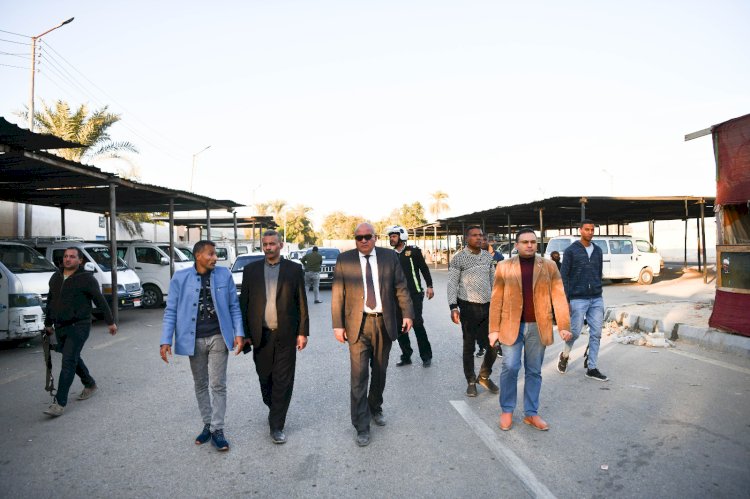 محافظ قنا يوافق علي السماح لسيارتين ميكروباص التحميل من أمام سيدى عبد الرحيم