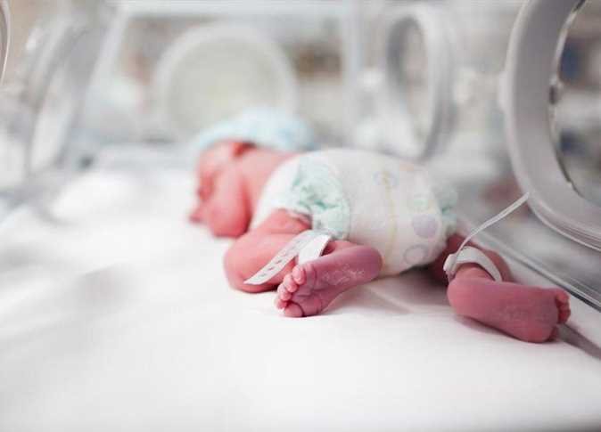 حبس ربة منزل «أوهمت زوجها بحملها» فاختطفت طفلًا من مستشفى المنيا