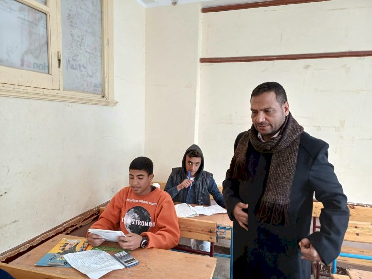 7596 طالبا بالشهادة الإعدادية بمدارس ابوتشت يؤدون امتحان الهندسة وسط جو يسوده الهدوء والانضباط الإداري