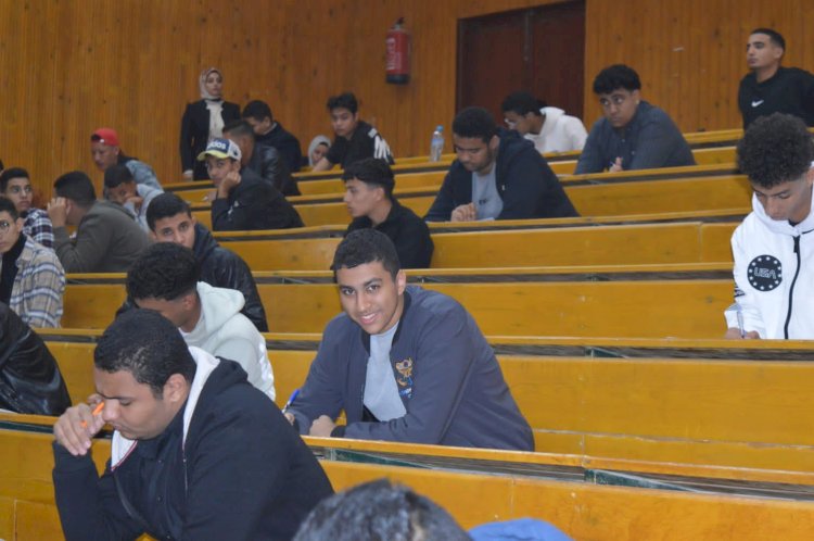 انتهاء امتحانات الفصل الدراسى الأول بكلية الحقوق بقنا 