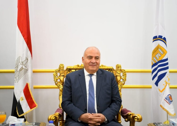 محافظ قنا ورئيس جامعة جنوب الوادي يشهدان حفل تكريم الحاصلين علي الماجستير المهني في إدارة الأعمال بكلية التجارة