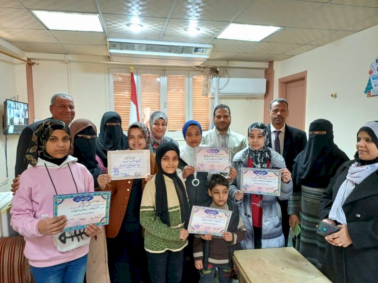تعليم أبوتشت يكرم الطالبات الفائزات بالمركز الأول في مسابقة الإلقاء الشعري