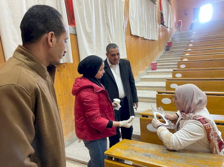 لأول مرة بالجامعات تكويد المدرجات والمقاعد الدراسية بكليات جامعة جنوب الوادى