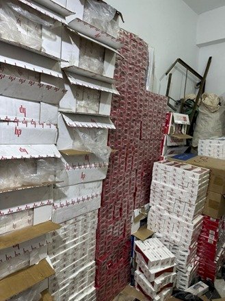 ضبط "٥٥"ألف عبوة سجائر مهربة ومجهولة المصدر