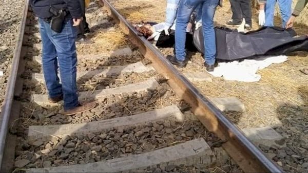 مصرع شخص أسفل عجلات القطار في المنيا