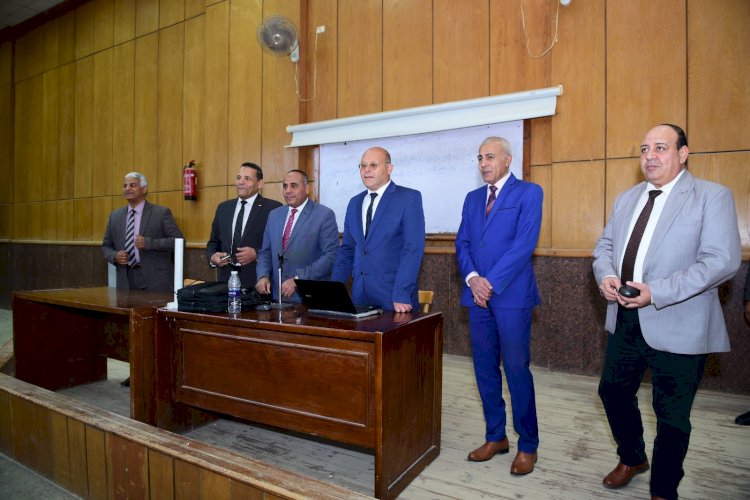رئيس جامعة سوهاج يتابع سير  العملية التعليمية في اليوم الثاني بالفصل الدراسي الثاني