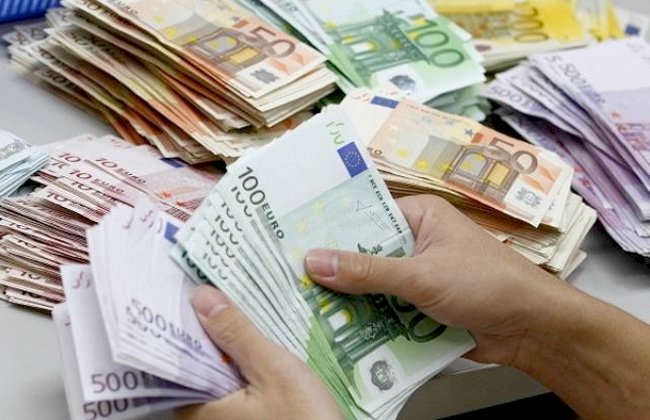 ضبط "٤٤"قضية اتجار عملات اجنبية متنوعة