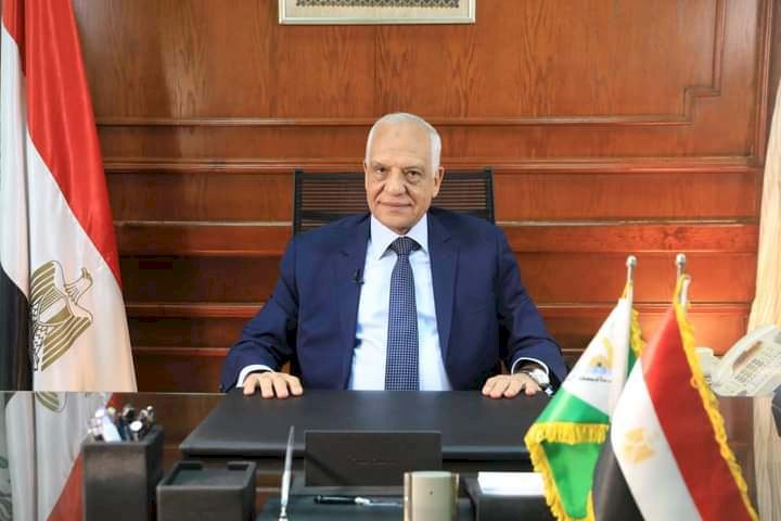 محافظ الجيزة يعتمد ترقية ١٦٣ معلماً وأخصائيًا من شاغلى وظائف المعلمين