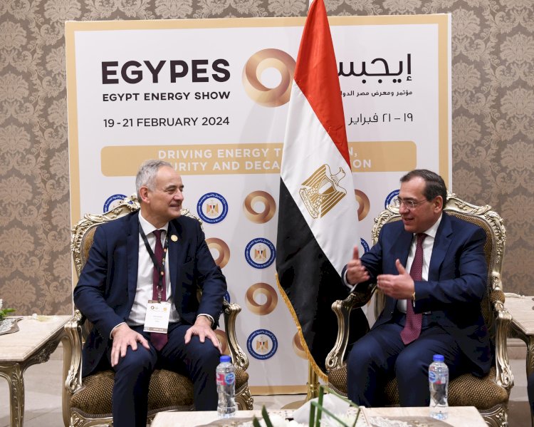 بحث مجالات التعاون البترولي مع البنك الدولي