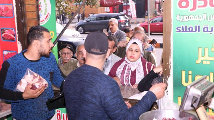 منافذ وزارة الزراعة تستقبل المواطنين لشراء احتياجاتهم