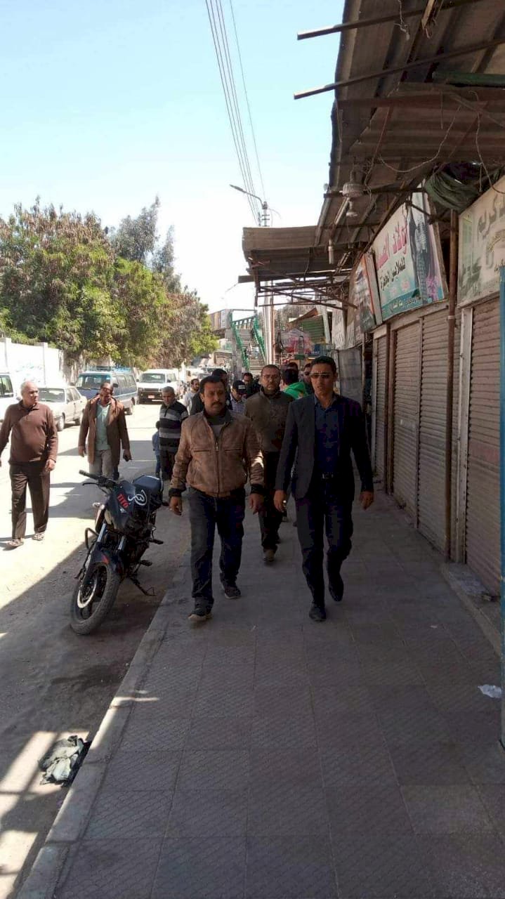 حملات مكثفة لرفع الإشغالات والإعلانات المخالفة في 4 مراكز بالمنيا