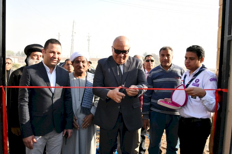 علي هامش الاحتفال بالعيد القومي.. محافظ قنا يفتتح وحدة إسعاف نقادة بالطريق الصحراوى الغربي