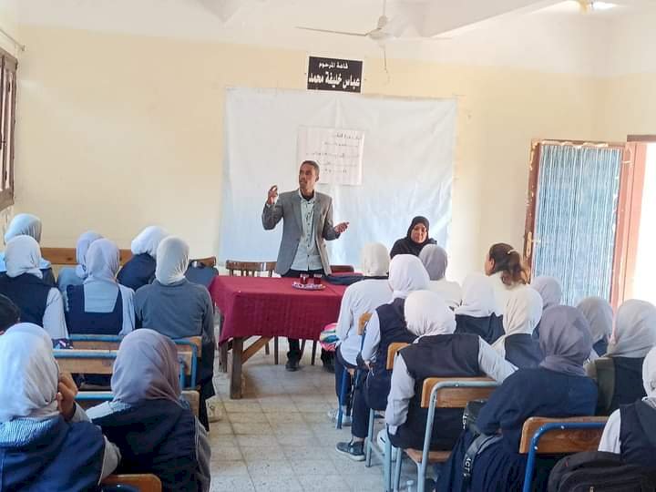 دور المرأة فى الحفاظ على البيئة.. ندوة بمدرسة قنا الثانوية الفنية التجارية بنات 
