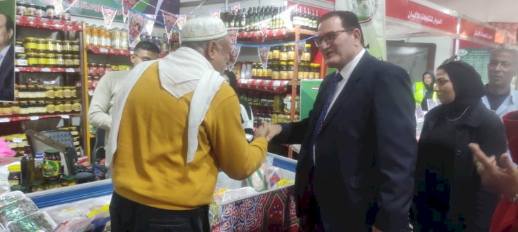 الزراعة:اقبال كبير علي معرض" خير مزارعنا لاهالينا"