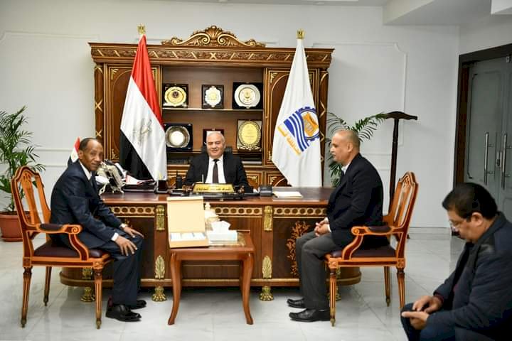 برعاية البنك الزراعي المصري .. محافظ قنا يعلن البدء في توزبع بونات شراء مواد غذائية للفئات الأولى بالرعاية