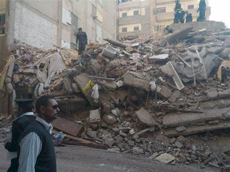 4 وفيات في انهيار عقار بالإسكندرية