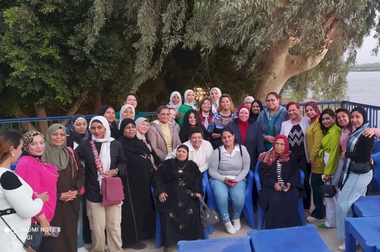 أمانة المرأة بحزب الشعب الجمهوري بقنا تكرم العاملات في مجال الهاند ميد