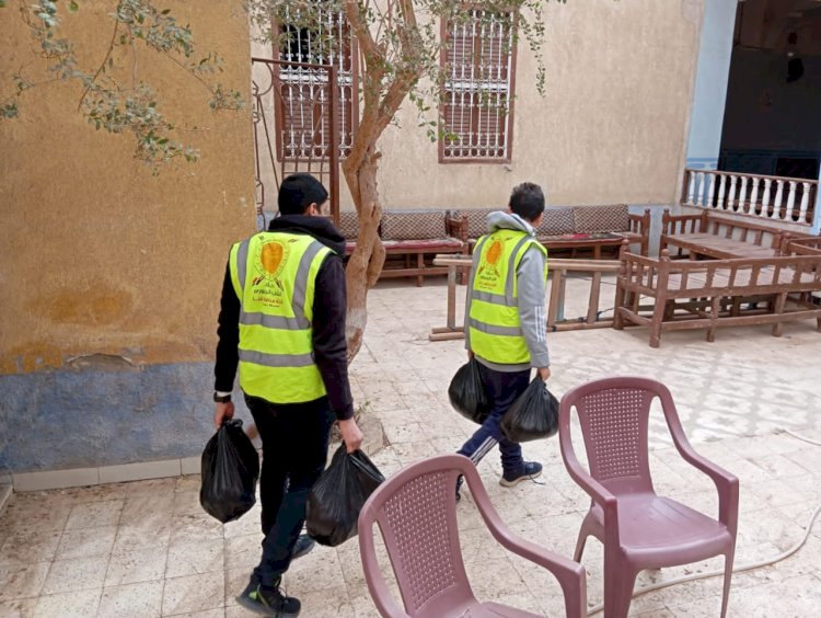 الشعب الجمهوري بقنا يبدأ توزيع "كراتين رمضان ضمن مبادرة "مع الناس"