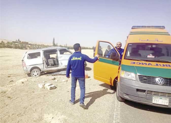 إصابة 3 أشخاص في حادث انقلاب سيارة بـ«صحراوي المنيا»