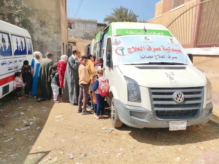توقيع الكشف الطبي على 1326 حالة خلال قافلة طبية بقرية إدمو  بمركز المنيا