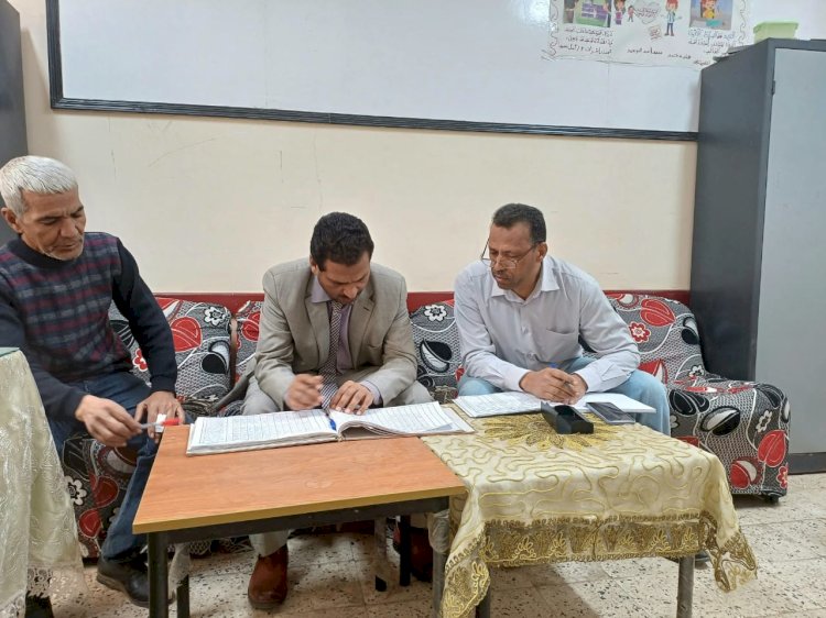 مدير تعليم أبوتشت يحيل إدارة مدرستين للتحقيق العاجل للتقصير في العمل