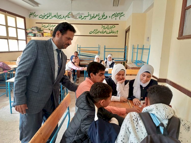 مدير تعليم أبوتشت يوجه بتفعيل حصص المشاهدة والأنشطة  لجذب التلاميذ داخل المدرسة