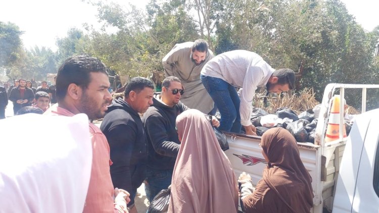 توزيع 3 آلاف و650 شنطة سلع غذائية مدعمة ضمن مبادرة خفض الأسعار بالمنيا