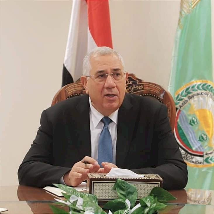 القصير يتابع الحفاظ علي الرقعة الزراعية