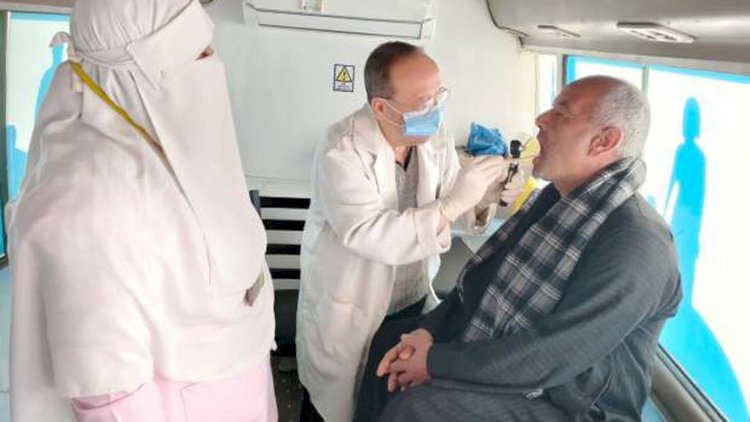 صحة المنيا توقع الكشف بالمجان على1709 حالات خلال قافلة طبية بقرية دفش بمركز سمالوط