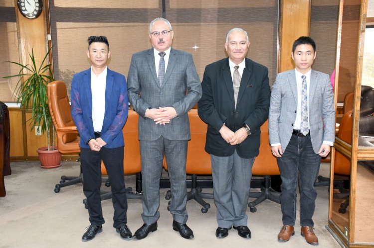 رئيس جامعة قناة السويس يستقبل مديري شركة كادي إيجيبت الصينية لصناعة المنسوجات