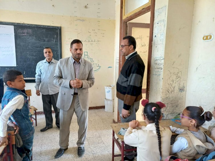 مدير عام التعليم يتابع انتظام الدراسة بمدارس ابوتشت ويشيد ببراعم روضة مدرسة الزرايب