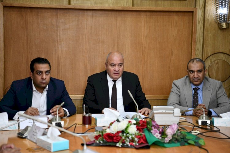 محافظ قنا يتابع الموقف التنفيذى لمشروعات الجهاز المركزى للتعمير بالمحافظة