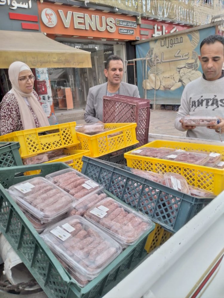 تموين المنيا يحرر مخالفات و١٤٣ كجم لحوم غير صالحة خلال حملات على المخابز البلدية والأسواق