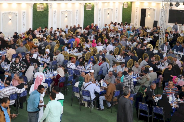 أطياف المجتمع القنائي والأقصري تجتمع على "مائدة المحبة" في رمضان