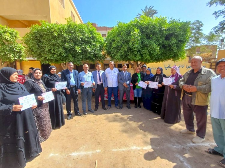 قاصد  يكرم الأمهات المثاليات في عيد الام والموهوبين في مجال الرسم