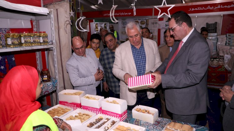 مازال الاقبال مستمرا علي" معرض خير مزارعنا لاهالينا "بالدقي