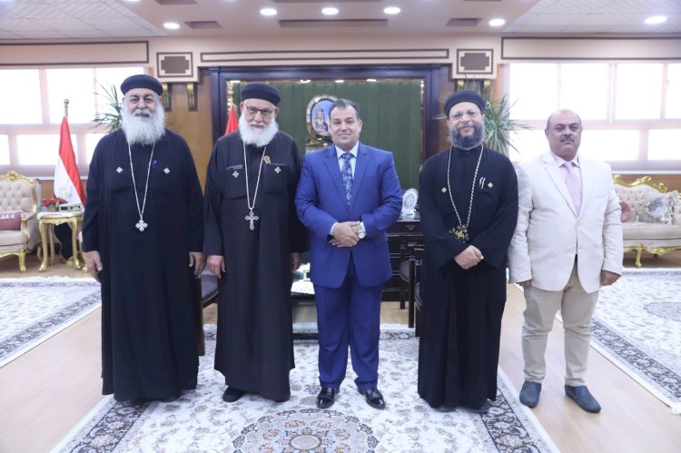 وفد الكنيسة الأرثوذكسية يهنئ رئيس جامعة جنوب الوادي بمناسبة حلول عيد الفطر المبارك
